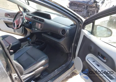 2013 Toyota Prius C Four z USA, uszkodzony, nr VIN JTDKDTB38D1056385